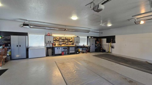 673078 Rr 185, Grassland, AB - Indoor Photo Showing Garage