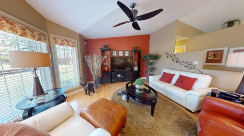 673078 Rr 185, Grassland, AB - Indoor Photo Showing Living Room