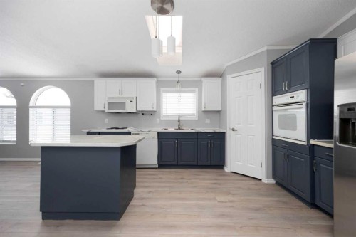 147 Cree Lane, Fort Mcmurray, AB - Indoor Photo Showing Kitchen