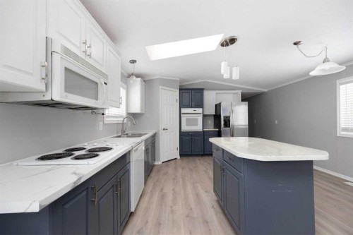 147 Cree Lane, Fort Mcmurray, AB - Indoor Photo Showing Kitchen
