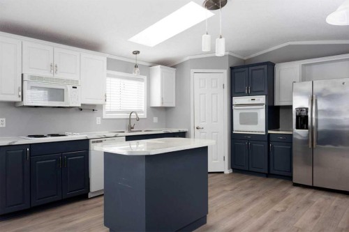 147 Cree Lane, Fort Mcmurray, AB - Indoor Photo Showing Kitchen