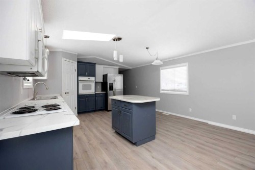 147 Cree Lane, Fort Mcmurray, AB - Indoor Photo Showing Kitchen
