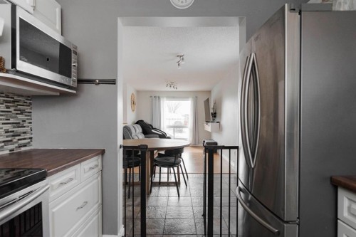 110 Parmenter Crescent, Fort Mcmurray, AB - Indoor Photo Showing Kitchen With Stainless Steel Kitchen