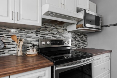 110 Parmenter Crescent, Fort Mcmurray, AB - Indoor Photo Showing Kitchen