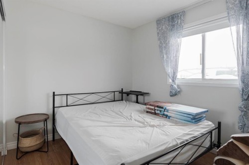 110 Parmenter Crescent, Fort Mcmurray, AB - Indoor Photo Showing Bedroom