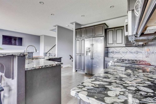 377 Walnut Crescent, Fort Mcmurray, AB - Indoor Photo Showing Kitchen