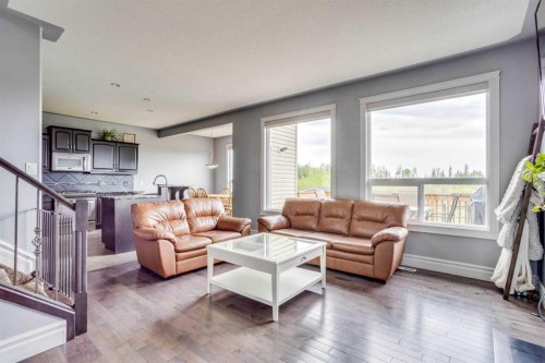 377 Walnut Crescent, Fort Mcmurray, AB - Indoor Photo Showing Living Room