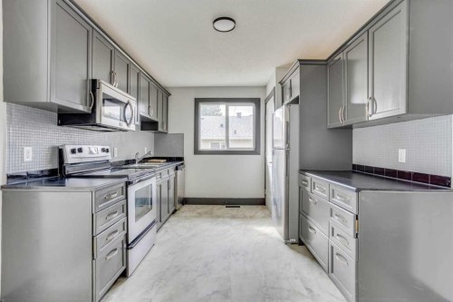 108 Caldwell Crescent, Fort Mcmurray, AB - Indoor Photo Showing Kitchen