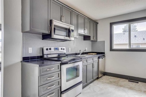 108 Caldwell Crescent, Fort Mcmurray, AB - Indoor Photo Showing Kitchen With Stainless Steel Kitchen With Upgraded Kitchen