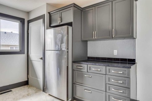 108 Caldwell Crescent, Fort Mcmurray, AB - Indoor Photo Showing Kitchen