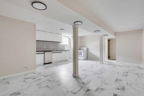 108 Caldwell Crescent, Fort Mcmurray, AB - Indoor Photo Showing Kitchen