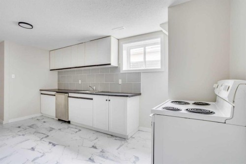 108 Caldwell Crescent, Fort Mcmurray, AB - Indoor Photo Showing Kitchen