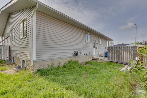 108 Caldwell Crescent, Fort Mcmurray, AB - Outdoor
