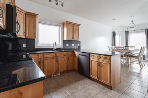 162 Pearl Bay, Fort Mcmurray, AB - Indoor Photo Showing Kitchen