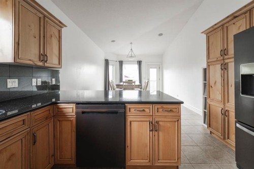 162 Pearl Bay, Fort Mcmurray, AB - Indoor Photo Showing Kitchen