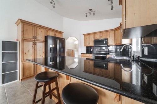 162 Pearl Bay, Fort Mcmurray, AB - Indoor Photo Showing Kitchen With Stainless Steel Kitchen