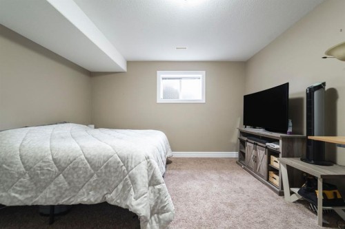 162 Pearl Bay, Fort Mcmurray, AB - Indoor Photo Showing Bedroom