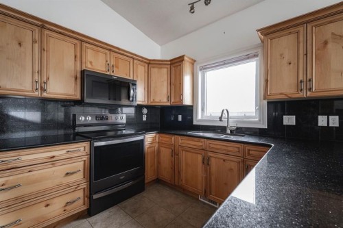 162 Pearl Bay, Fort Mcmurray, AB - Indoor Photo Showing Kitchen With Double Sink