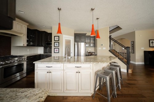 180 Lindstrom Crescent, Fort Mcmurray, AB - Indoor Photo Showing Kitchen With Upgraded Kitchen
