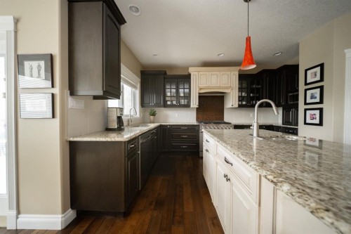 180 Lindstrom Crescent, Fort Mcmurray, AB - Indoor Photo Showing Kitchen With Upgraded Kitchen