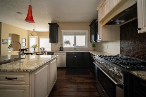 180 Lindstrom Crescent, Fort Mcmurray, AB - Indoor Photo Showing Kitchen With Upgraded Kitchen