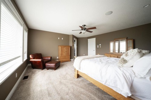 180 Lindstrom Crescent, Fort Mcmurray, AB - Indoor Photo Showing Bedroom