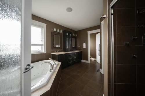 180 Lindstrom Crescent, Fort Mcmurray, AB - Indoor Photo Showing Bathroom
