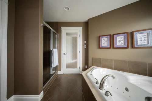 180 Lindstrom Crescent, Fort Mcmurray, AB - Indoor Photo Showing Bathroom