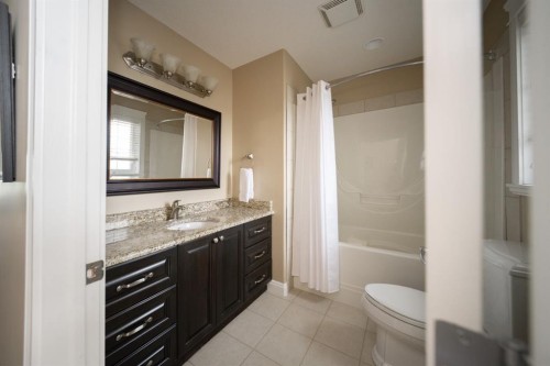 180 Lindstrom Crescent, Fort Mcmurray, AB - Indoor Photo Showing Bathroom