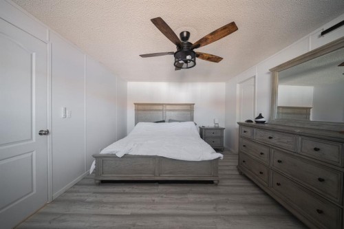 213 Mitchell Drive, Fort Mcmurray, AB - Indoor Photo Showing Bedroom