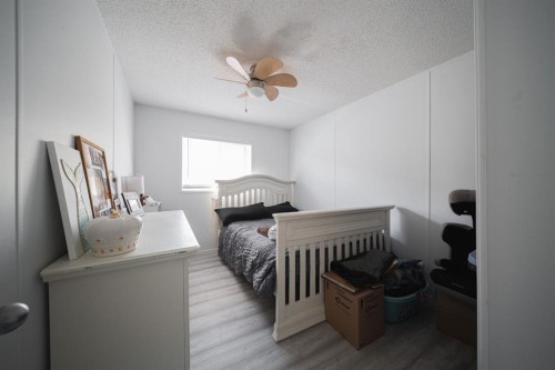 213 Mitchell Drive, Fort Mcmurray, AB - Indoor Photo Showing Bedroom