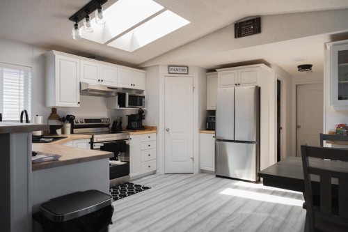 213 Mitchell Drive, Fort Mcmurray, AB - Indoor Photo Showing Kitchen With Stainless Steel Kitchen