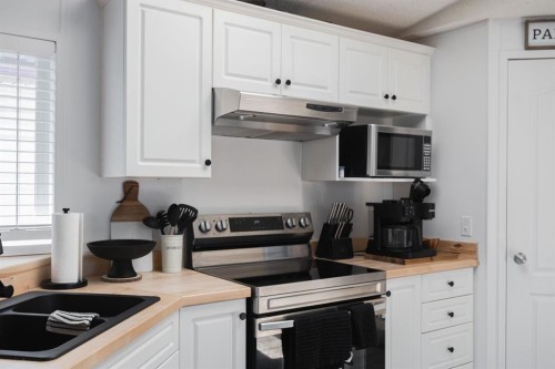 213 Mitchell Drive, Fort Mcmurray, AB - Indoor Photo Showing Kitchen With Double Sink