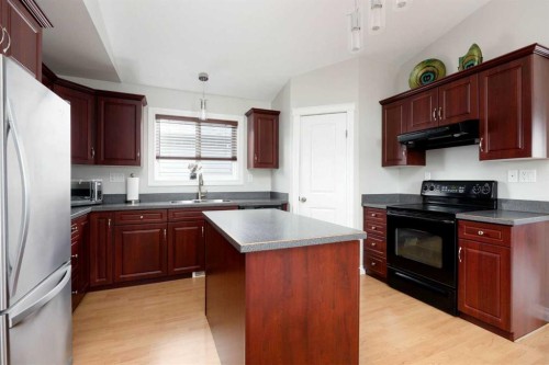 140 Sumac Crescent, Fort Mcmurray, AB - Indoor Photo Showing Kitchen With Double Sink