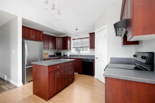 140 Sumac Crescent, Fort Mcmurray, AB - Indoor Photo Showing Kitchen With Double Sink