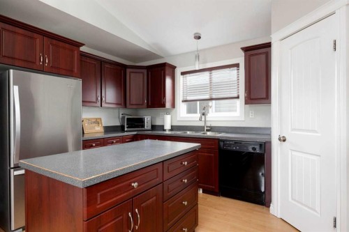 140 Sumac Crescent, Fort Mcmurray, AB - Indoor Photo Showing Kitchen