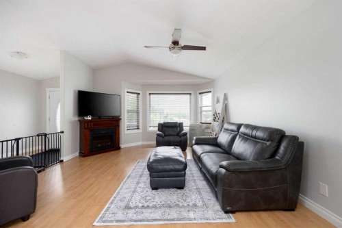 140 Sumac Crescent, Fort Mcmurray, AB - Indoor Photo Showing Living Room