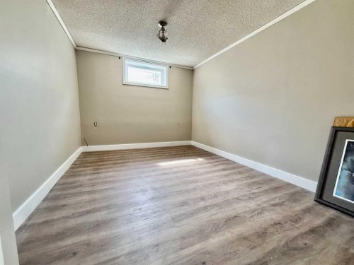 100 Silica Place, Fort Mcmurray, AB - Indoor Photo Showing Other Room