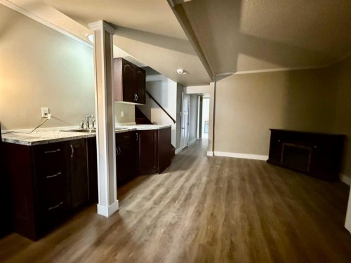 100 Silica Place, Fort Mcmurray, AB - Indoor Photo Showing Other Room