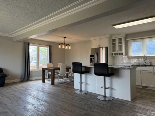 100 Silica Place, Fort Mcmurray, AB - Indoor Photo Showing Kitchen With Upgraded Kitchen