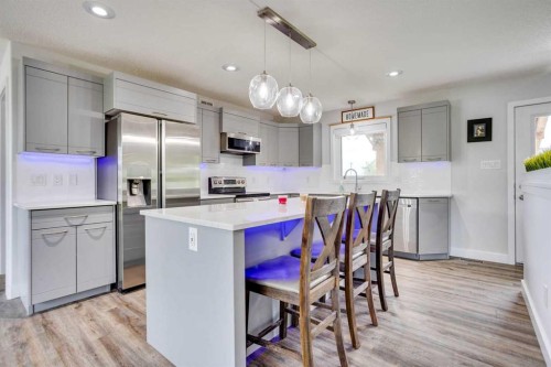 7313 Hughes Avenue, Fort Mcmurray, AB - Indoor Photo Showing Kitchen With Upgraded Kitchen