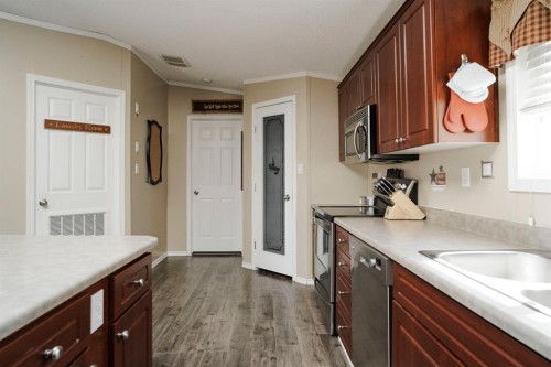 164 Balsam Way, Fort Mcmurray, AB - Indoor Photo Showing Kitchen