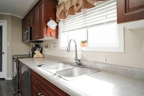 164 Balsam Way, Fort Mcmurray, AB - Indoor Photo Showing Kitchen With Double Sink
