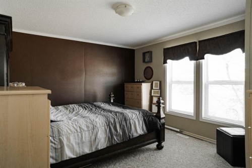 164 Balsam Way, Fort Mcmurray, AB - Indoor Photo Showing Bedroom