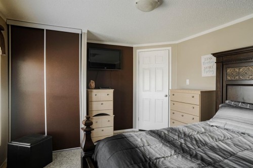 164 Balsam Way, Fort Mcmurray, AB - Indoor Photo Showing Bedroom