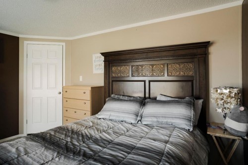 164 Balsam Way, Fort Mcmurray, AB - Indoor Photo Showing Bedroom