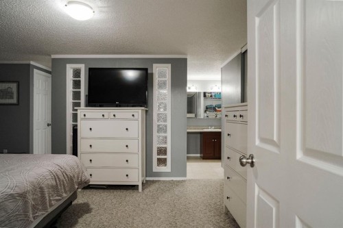 164 Balsam Way, Fort Mcmurray, AB - Indoor Photo Showing Bedroom