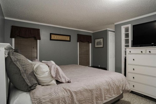 164 Balsam Way, Fort Mcmurray, AB - Indoor Photo Showing Bedroom