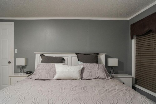 164 Balsam Way, Fort Mcmurray, AB - Indoor Photo Showing Bedroom