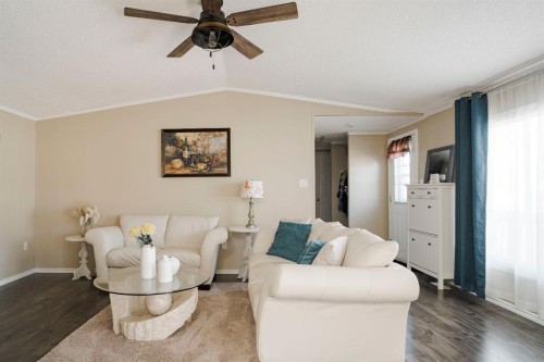164 Balsam Way, Fort Mcmurray, AB - Indoor Photo Showing Living Room